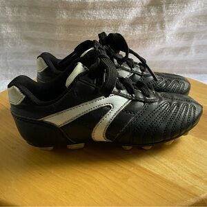 Starter Shoes Boys Cleats Size‎ 11  Black -White Color Lace Up